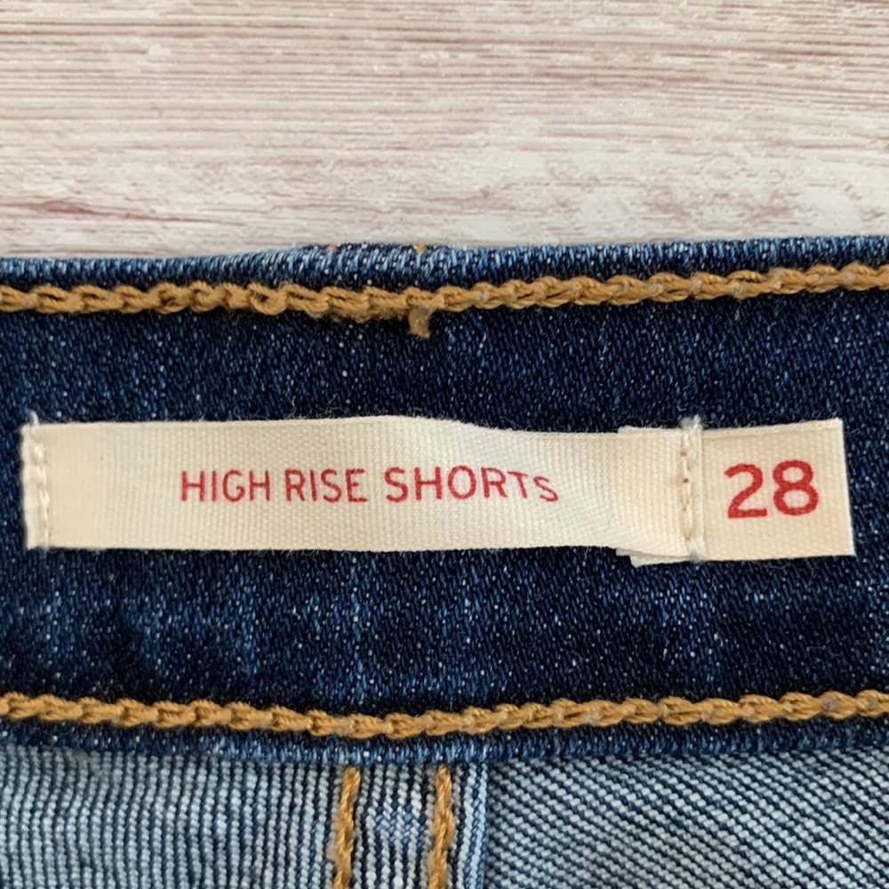 Levi’s High Rise Shorts Dark Wash Raw Hem Size 28 - Picture 5 of 10